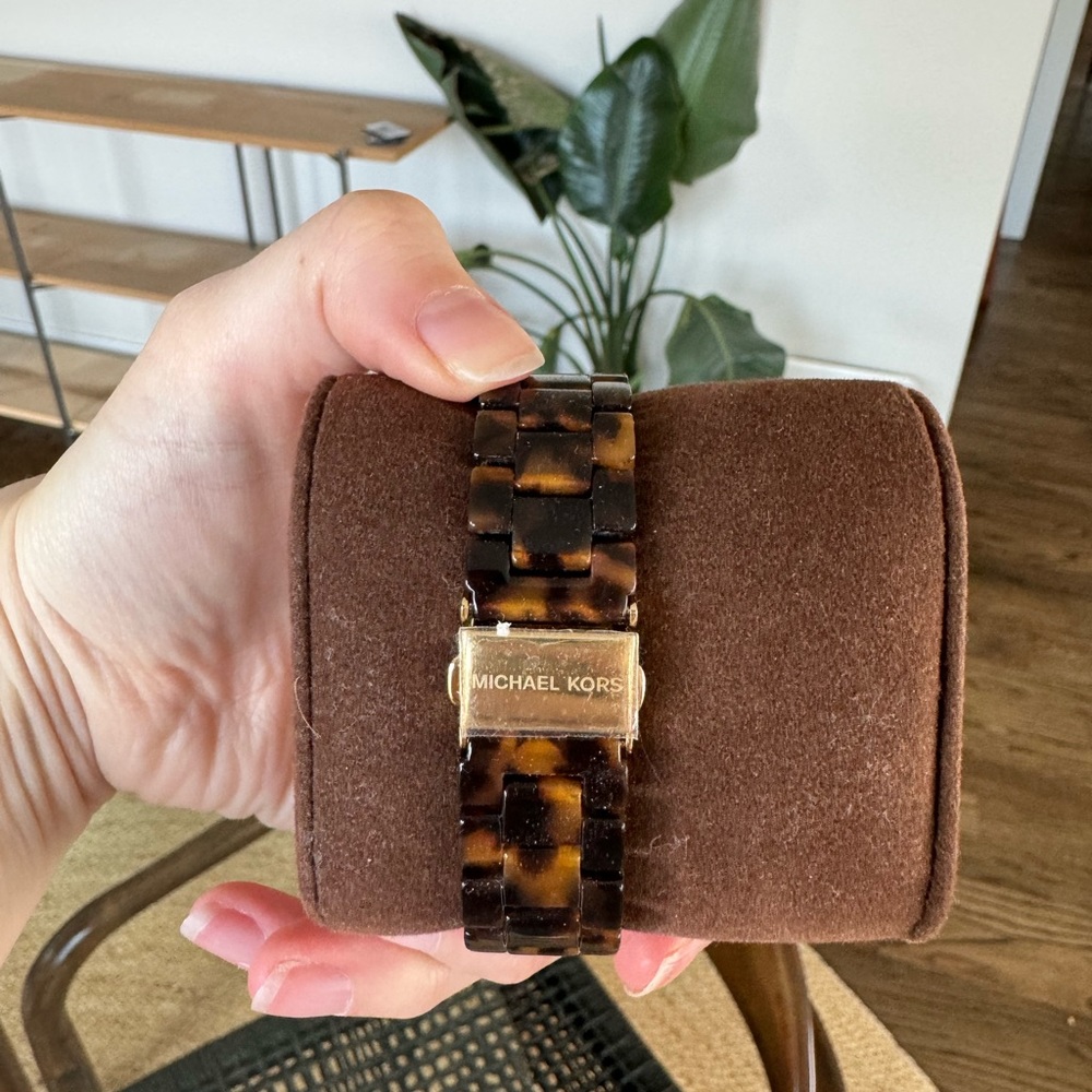 Michael Kors Tortoise Watch - Never Worn - Picture 4 of 5